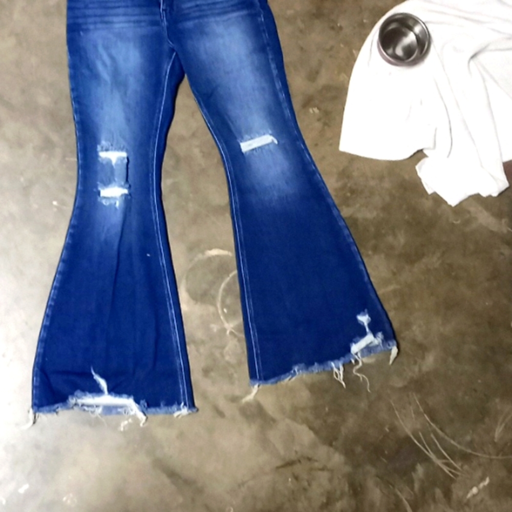 Womens size 9 bell bottom jeans